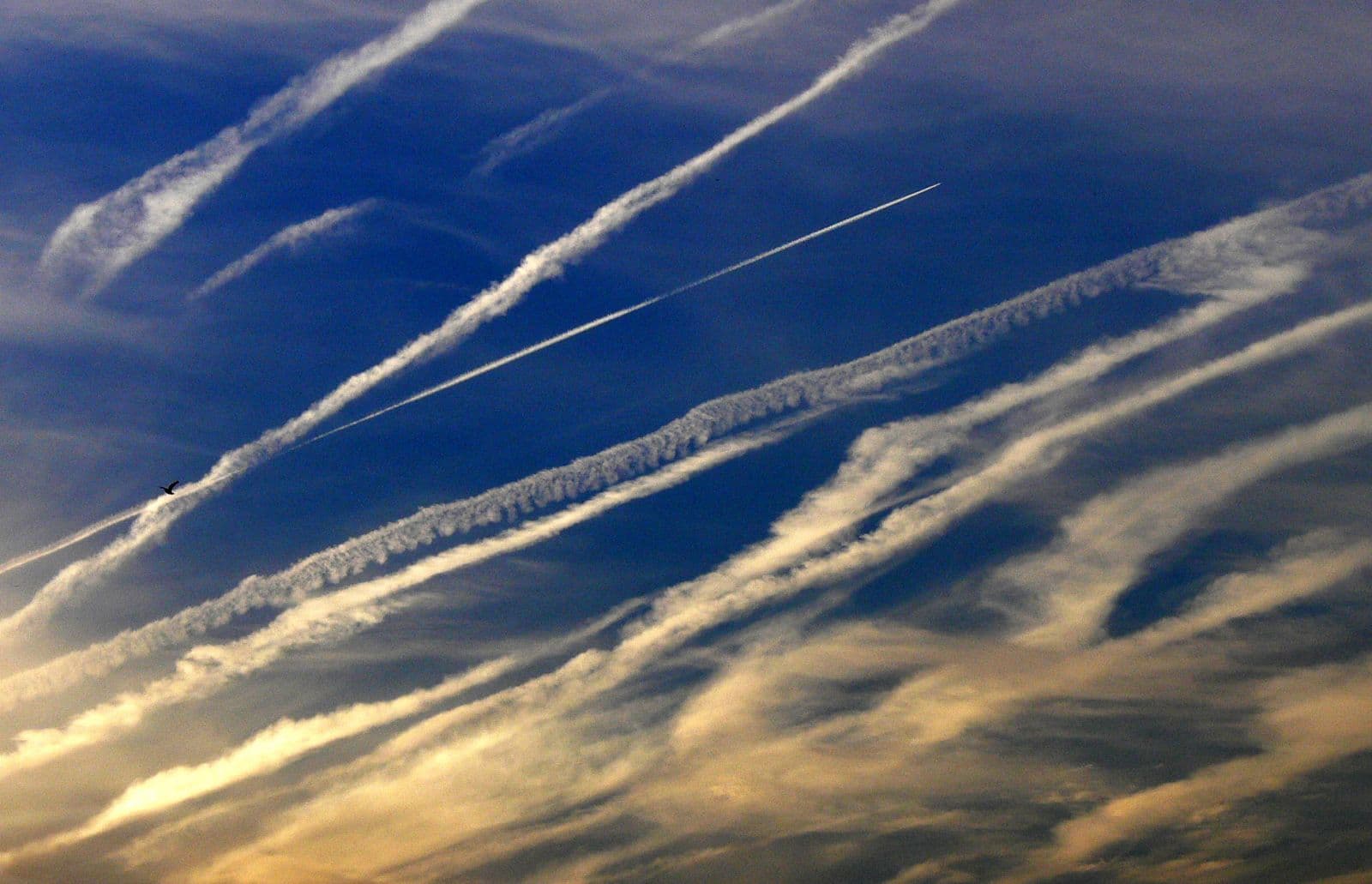Image d'illustration pour Nettoyer le ciel des traces d'avion - impact sur le réchauffement climatique